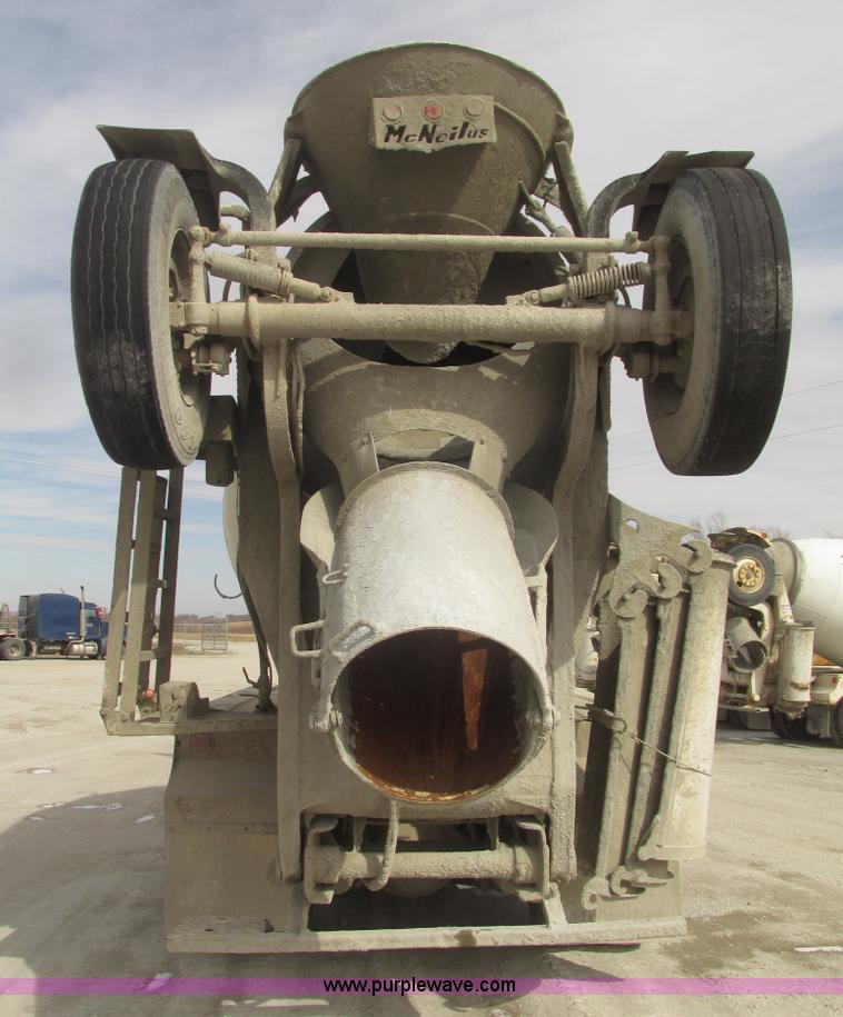 image for item G9763 1995 Ford LT9000 mixer truck