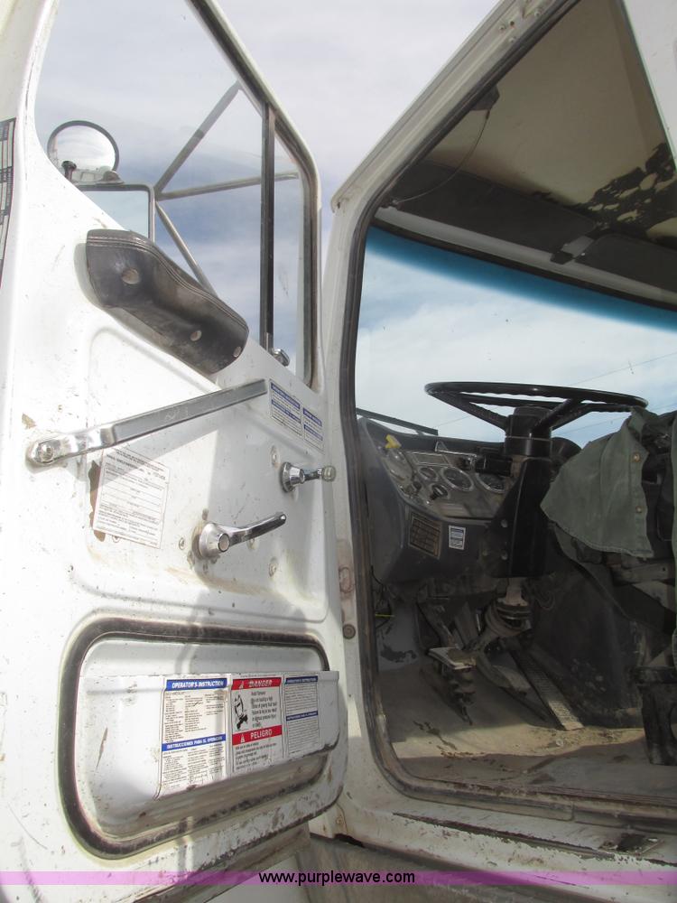 image for item G9763 1995 Ford LT9000 mixer truck