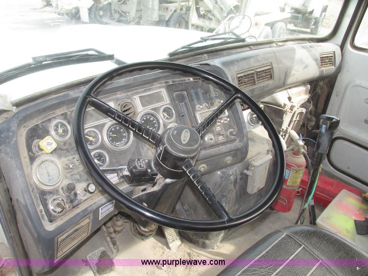 image for item G9763 1995 Ford LT9000 mixer truck