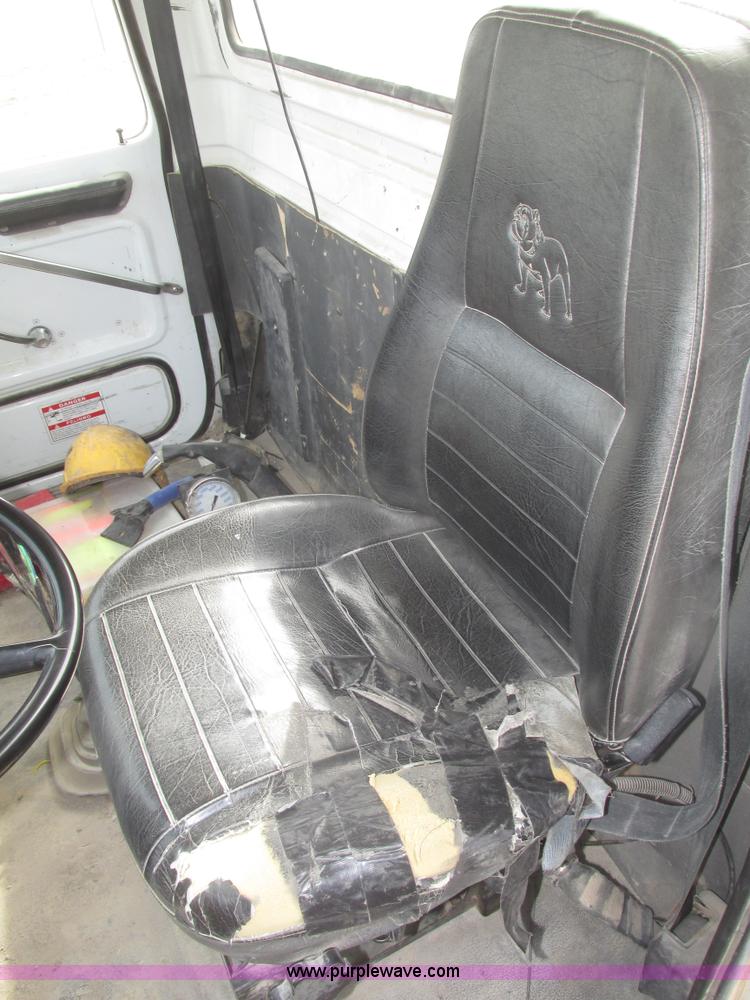 image for item G9763 1995 Ford LT9000 mixer truck