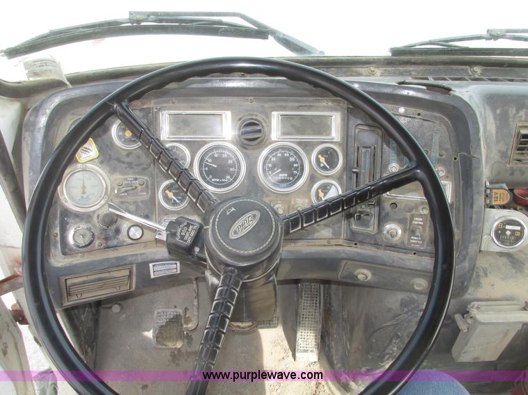 image for item G9763 1995 Ford LT9000 mixer truck