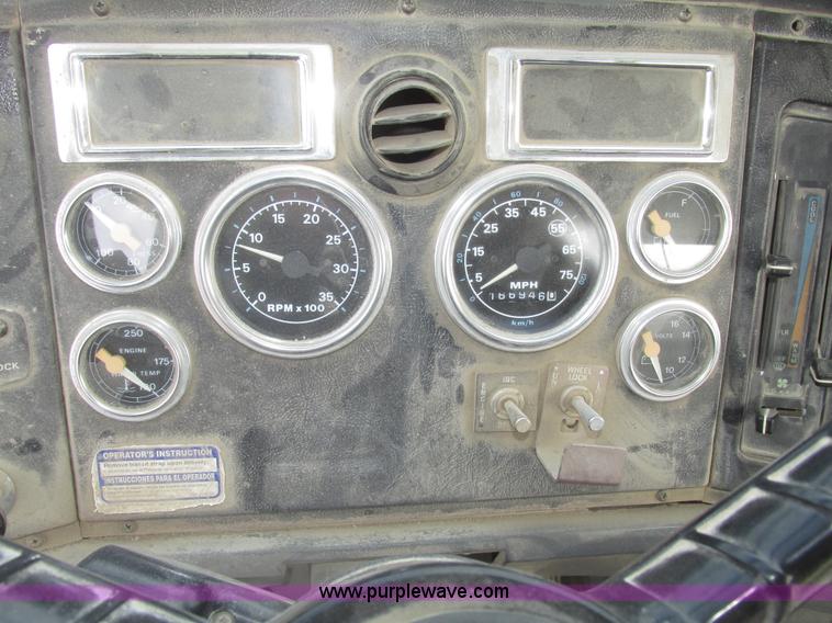 image for item G9763 1995 Ford LT9000 mixer truck