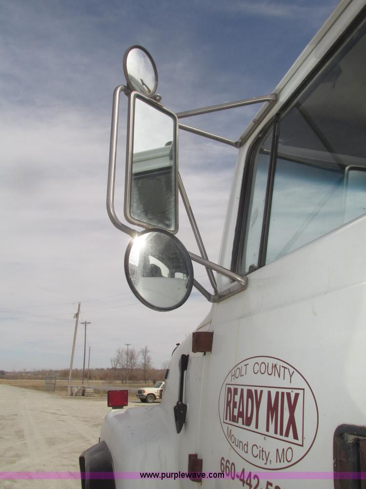 image for item G9763 1995 Ford LT9000 mixer truck