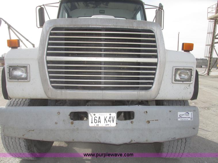 image for item G9763 1995 Ford LT9000 mixer truck