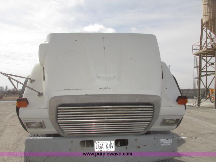 image for item G9763 1995 Ford LT9000 mixer truck