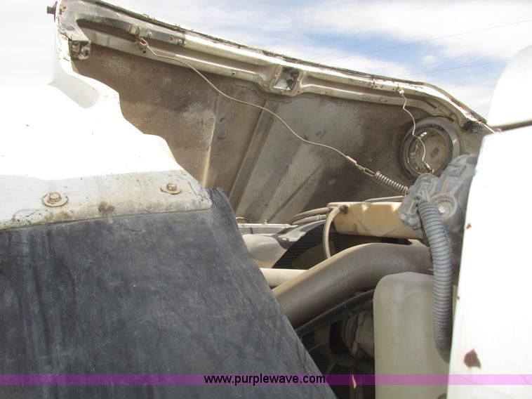 image for item G9763 1995 Ford LT9000 mixer truck