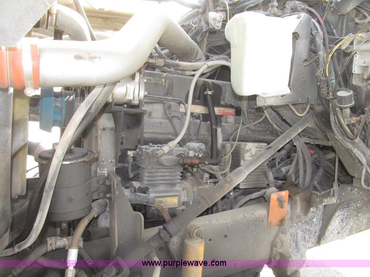 image for item G9763 1995 Ford LT9000 mixer truck