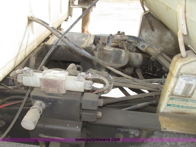 image for item G9763 1995 Ford LT9000 mixer truck