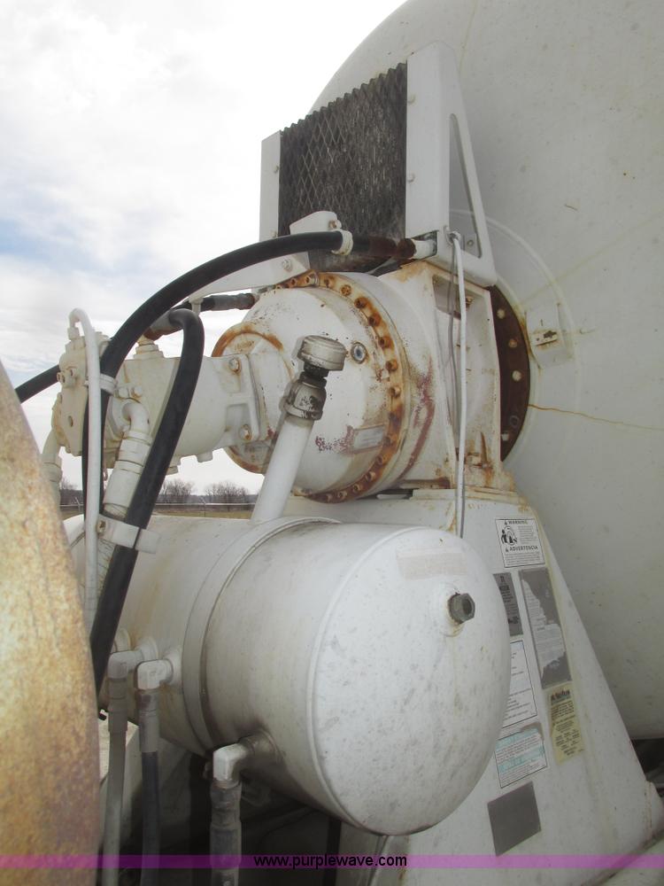 image for item G9763 1995 Ford LT9000 mixer truck