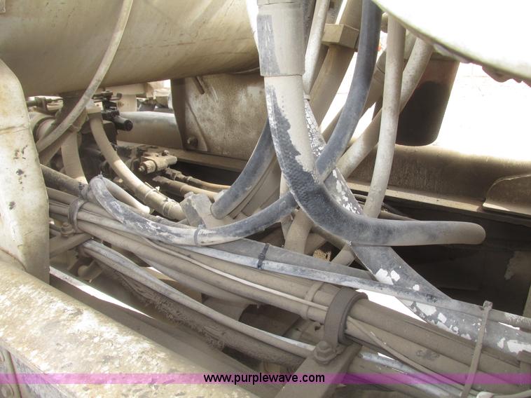 image for item G9763 1995 Ford LT9000 mixer truck