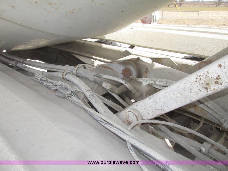 image for item G9763 1995 Ford LT9000 mixer truck