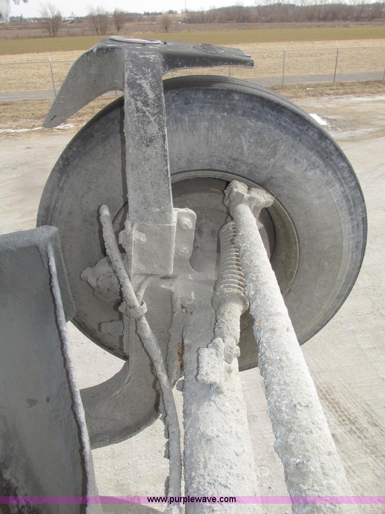 image for item G9763 1995 Ford LT9000 mixer truck