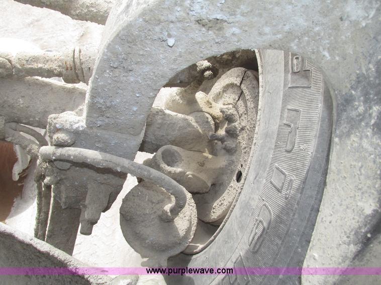 image for item G9763 1995 Ford LT9000 mixer truck