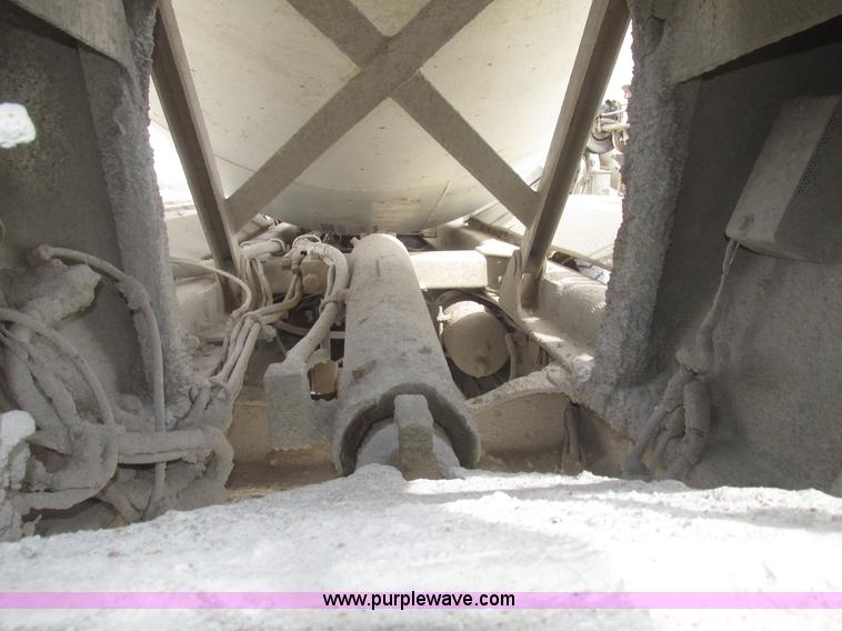 image for item G9763 1995 Ford LT9000 mixer truck