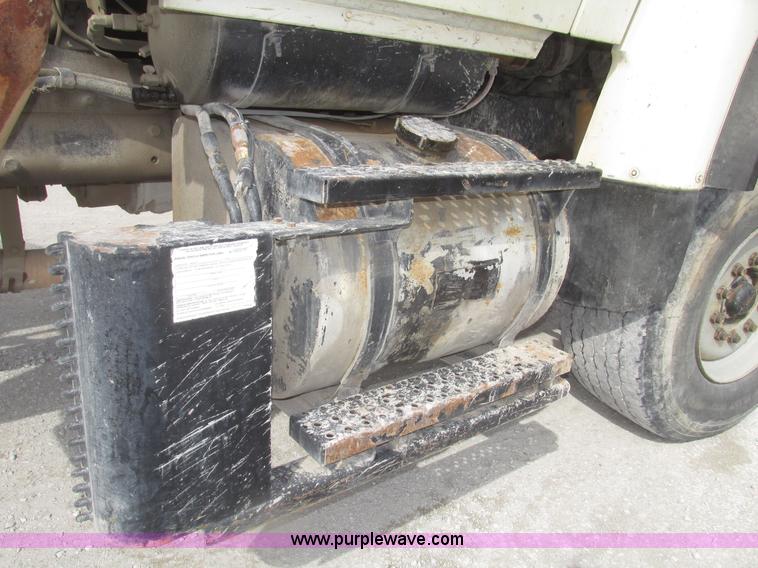 image for item G9763 1995 Ford LT9000 mixer truck