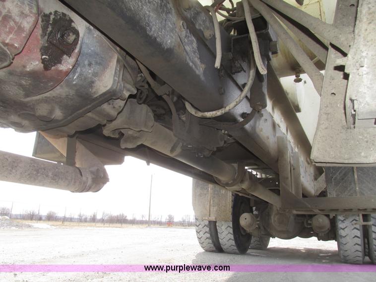 image for item G9763 1995 Ford LT9000 mixer truck