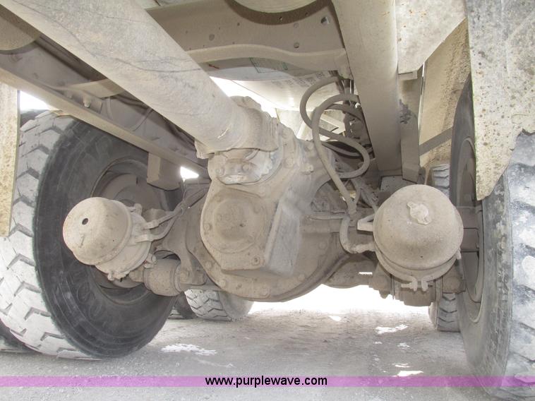 image for item G9763 1995 Ford LT9000 mixer truck