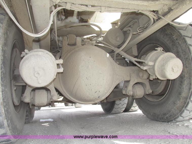 image for item G9763 1995 Ford LT9000 mixer truck
