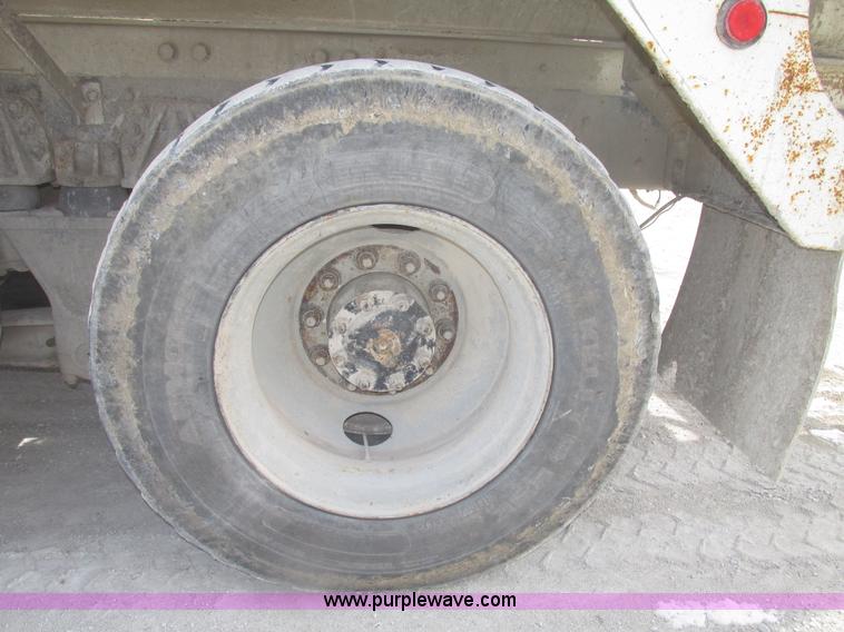image for item G9763 1995 Ford LT9000 mixer truck