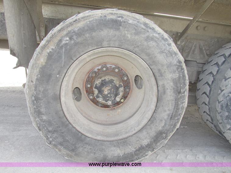 image for item G9763 1995 Ford LT9000 mixer truck