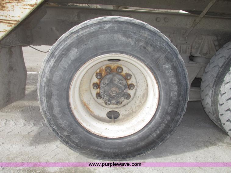 image for item G9763 1995 Ford LT9000 mixer truck