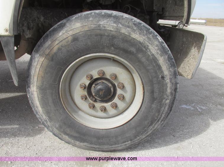 image for item G9763 1995 Ford LT9000 mixer truck
