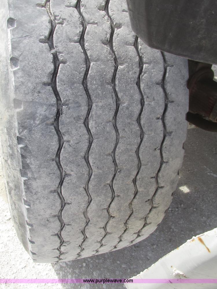 image for item G9763 1995 Ford LT9000 mixer truck