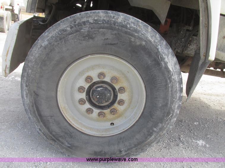 image for item G9763 1995 Ford LT9000 mixer truck