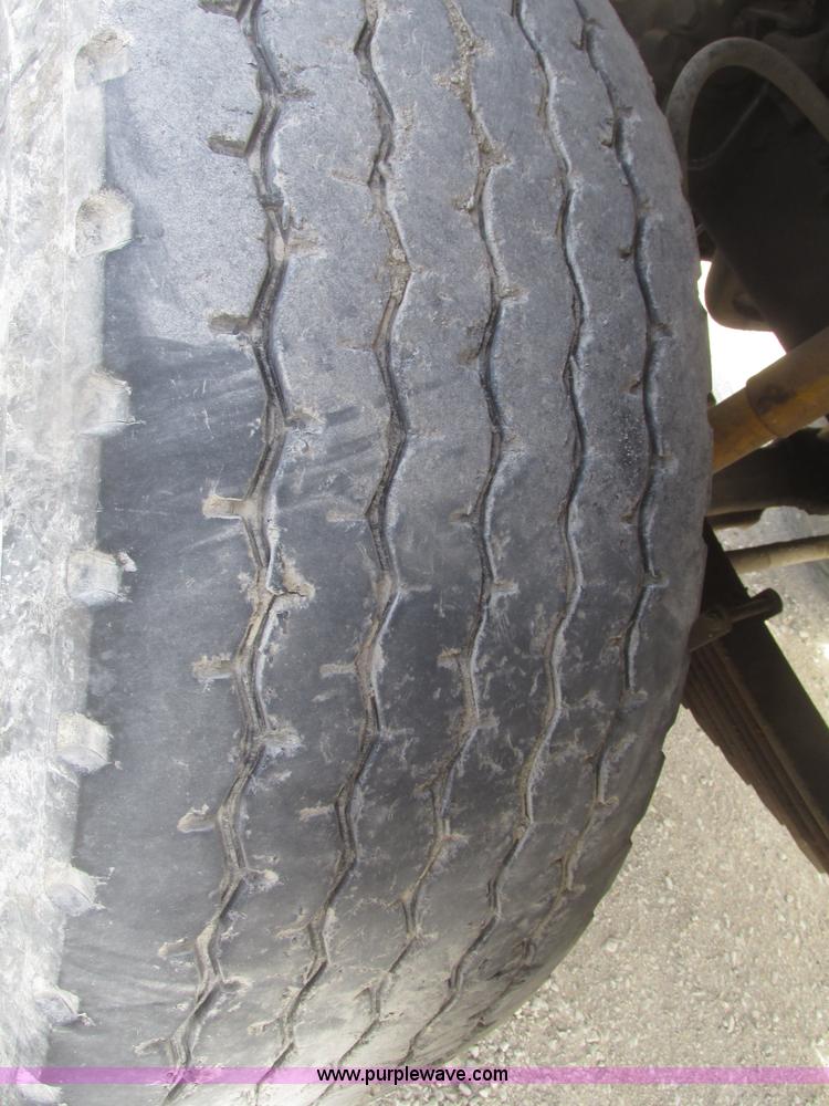 image for item G9763 1995 Ford LT9000 mixer truck