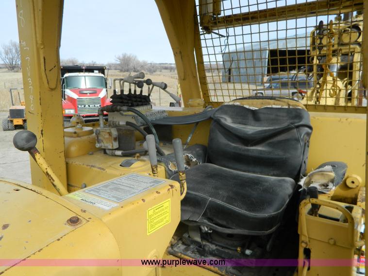 image for item H2263 1978 Caterpillar D8K cable plow