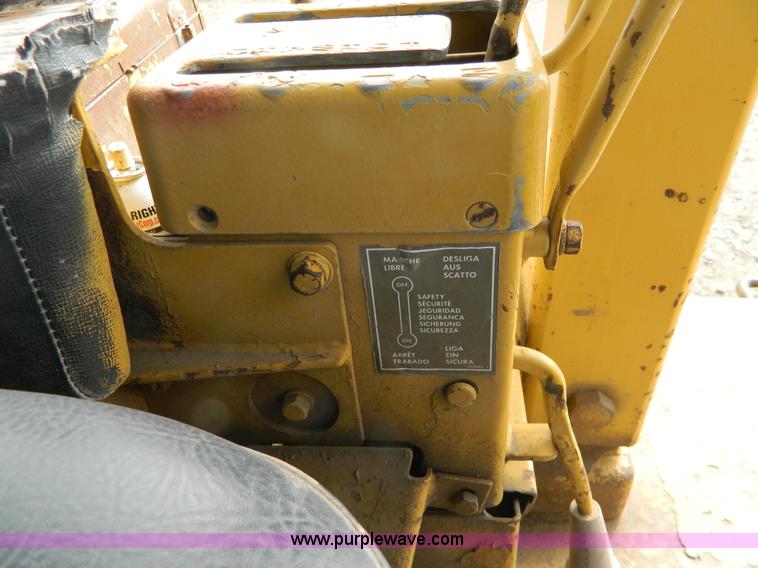 image for item H2263 1978 Caterpillar D8K cable plow