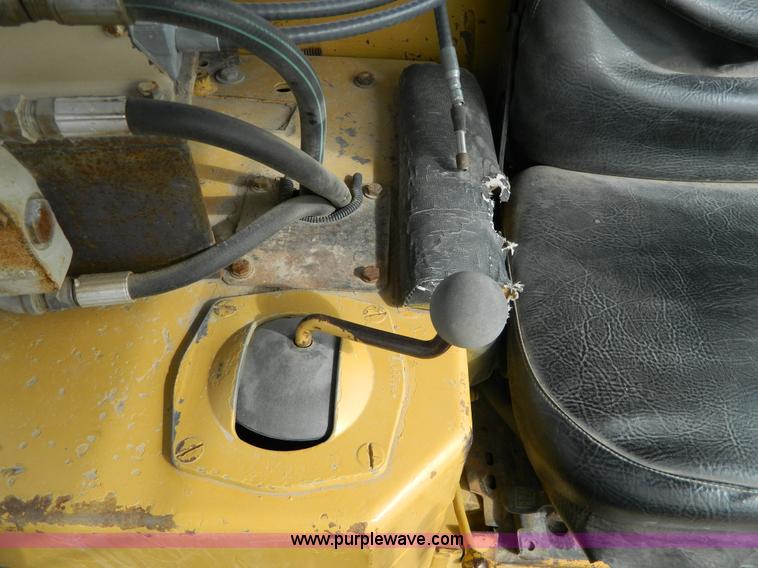 image for item H2263 1978 Caterpillar D8K cable plow