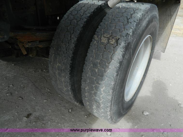 image for item H2264 1998 Chevrolet C6500 flatbed truck