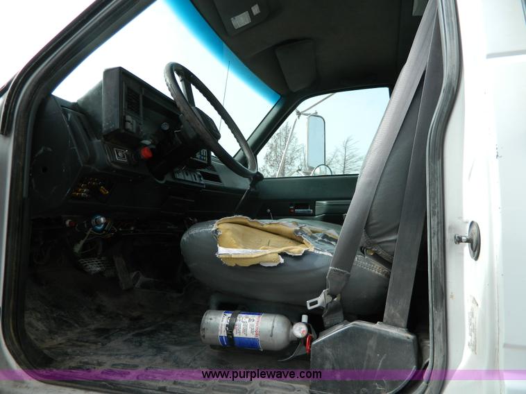 image for item H2264 1998 Chevrolet C6500 flatbed truck