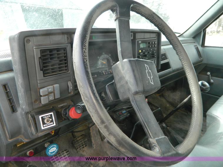 image for item H2264 1998 Chevrolet C6500 flatbed truck