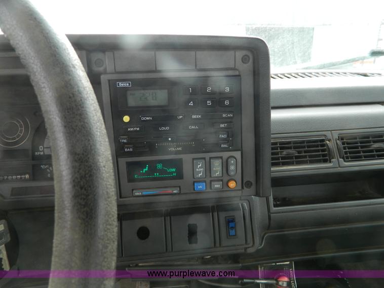 image for item H2264 1998 Chevrolet C6500 flatbed truck