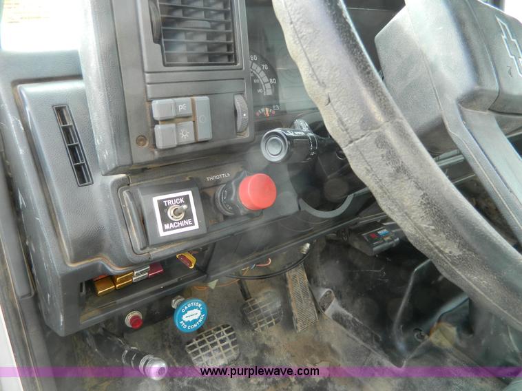 image for item H2264 1998 Chevrolet C6500 flatbed truck