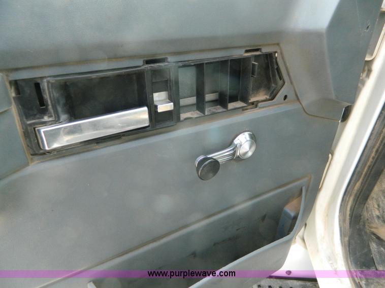 image for item H2264 1998 Chevrolet C6500 flatbed truck