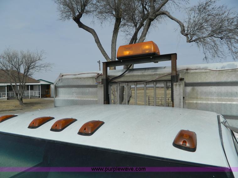 image for item H2264 1998 Chevrolet C6500 flatbed truck