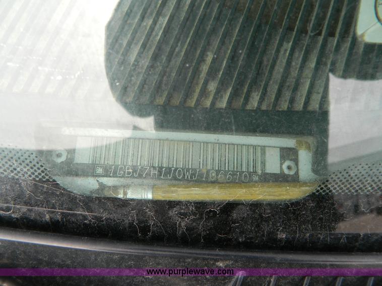 image for item H2264 1998 Chevrolet C6500 flatbed truck