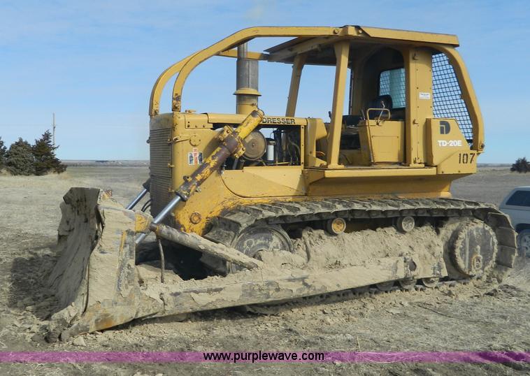image for item H2266 1977 Dresser TD-20E dozer