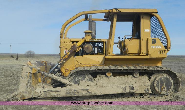 image for item H2266 1977 Dresser TD-20E dozer