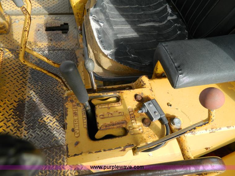 image for item H2266 1977 Dresser TD-20E dozer