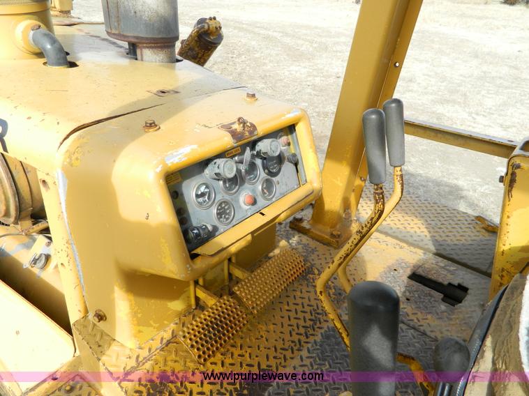 image for item H2266 1977 Dresser TD-20E dozer