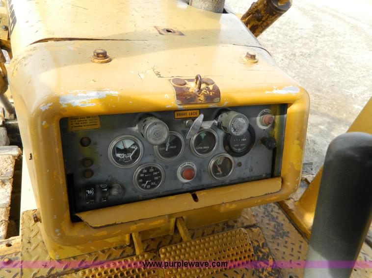 image for item H2266 1977 Dresser TD-20E dozer