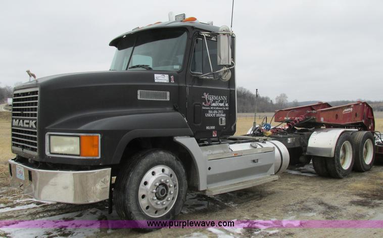 image for item H7565 1993 Mack CH613 semi truck