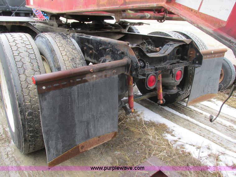 image for item H7565 1993 Mack CH613 semi truck