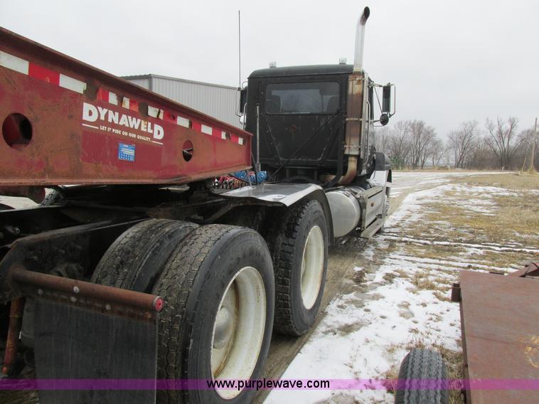image for item H7565 1993 Mack CH613 semi truck