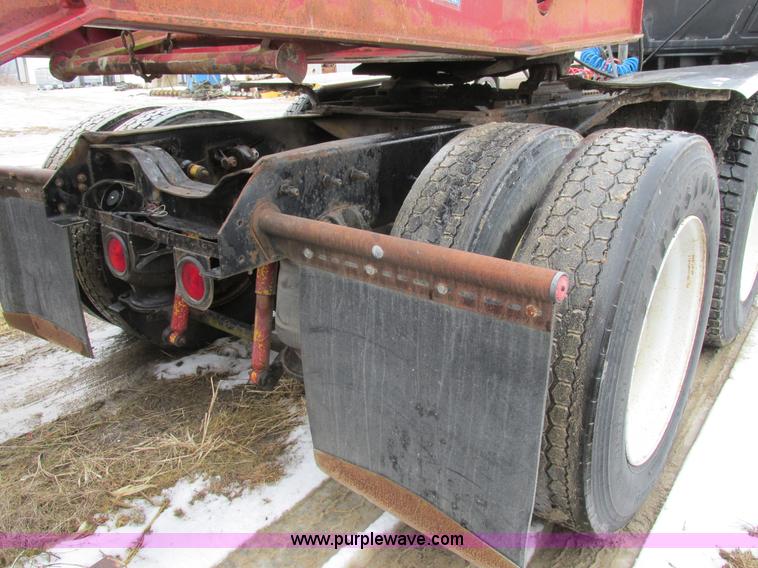 image for item H7565 1993 Mack CH613 semi truck