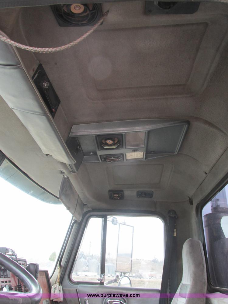 image for item H7565 1993 Mack CH613 semi truck